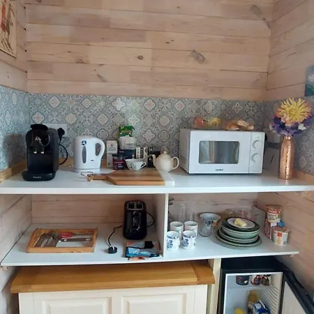 Baxters Bonnie Garden Apartment Passage West